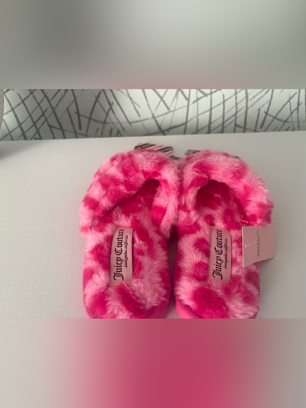 Juicy Couture Hot Pink Furry Slippers – Size 5/6 - Picture 3 of 7